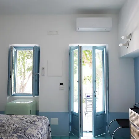 Bed & Breakfast Art 3*