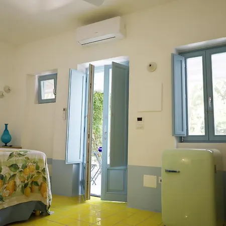 Bed & Breakfast Art 3*