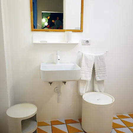 ベッド・アンド・ブレックファスト Art パナレーア