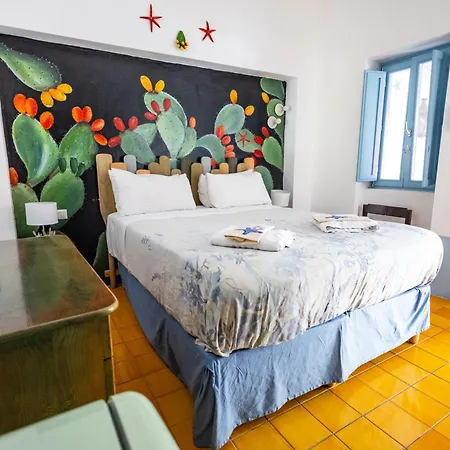 Bed and Breakfast Art 3*
