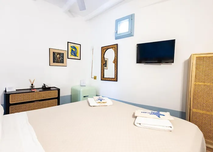 Bed & Breakfast Art 3*